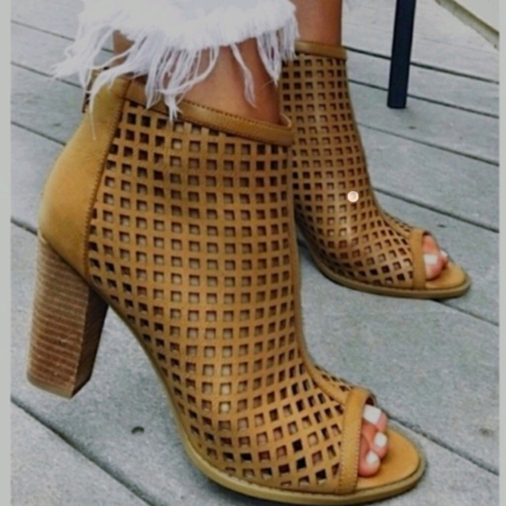 Report Ronda peep toe ankle boots size 7